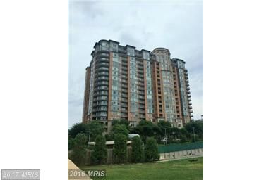 Foto del edificio - 8220 Crestwood Heights Dr