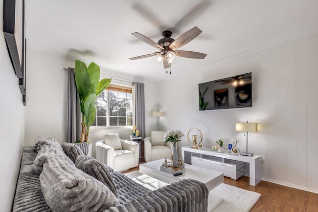 Building Photo - 220 Mitchell St