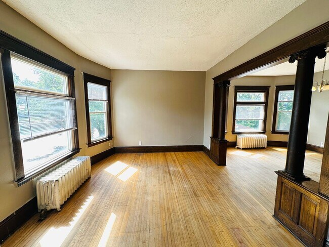 Foto del edificio - 1414 Golden Valley Rd