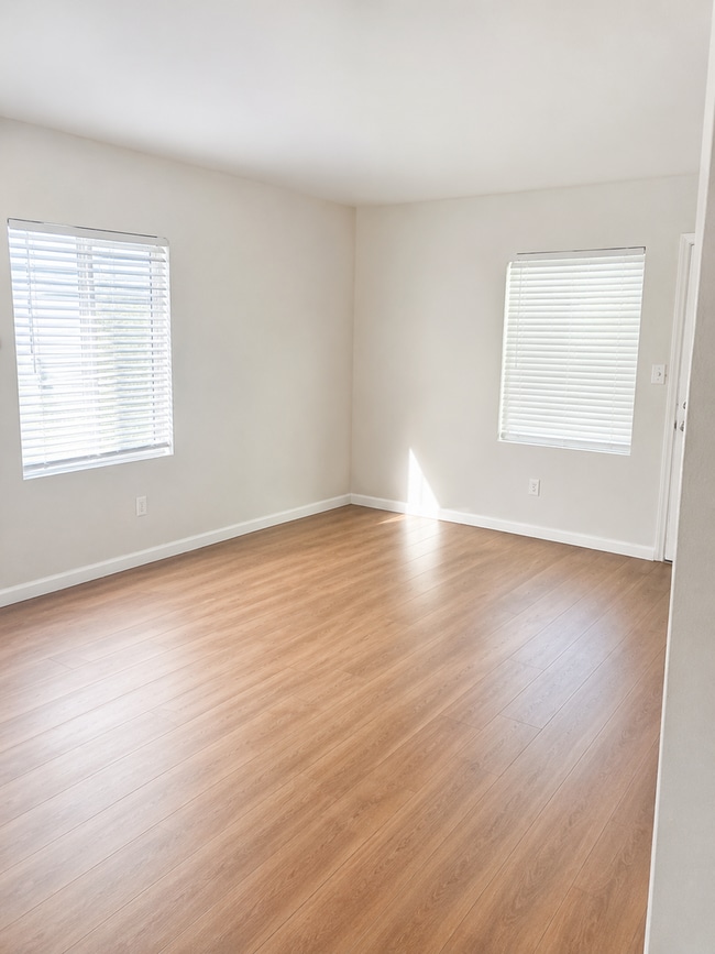 Foto del edificio - 396-396 Millar Ave