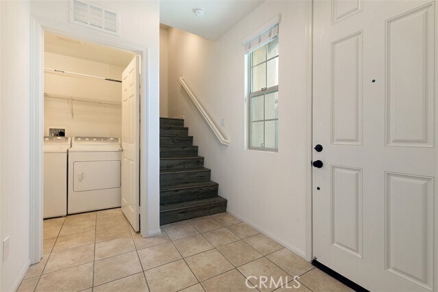 Building Photo - 24 Full Moon