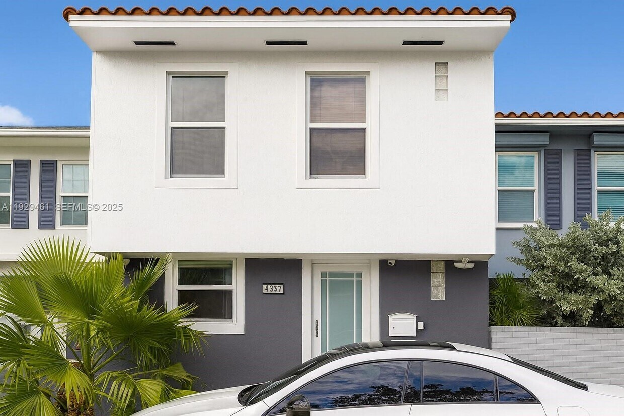 Primary Photo - 1987 NE 123rd St