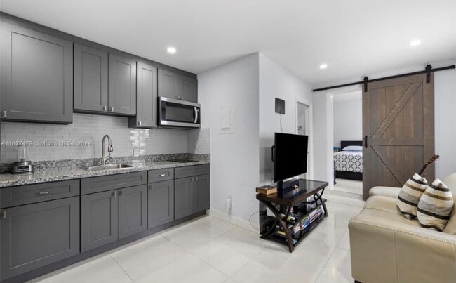 Foto del edificio - 6010 NW 38th St