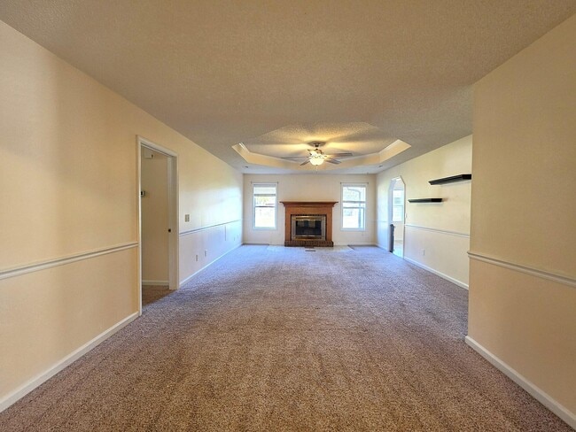 Building Photo - 450 Derek Dr