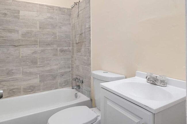 Photo - 2869 Greenwood Ave House