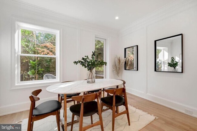 Foto del edificio - 1421 27th St NW