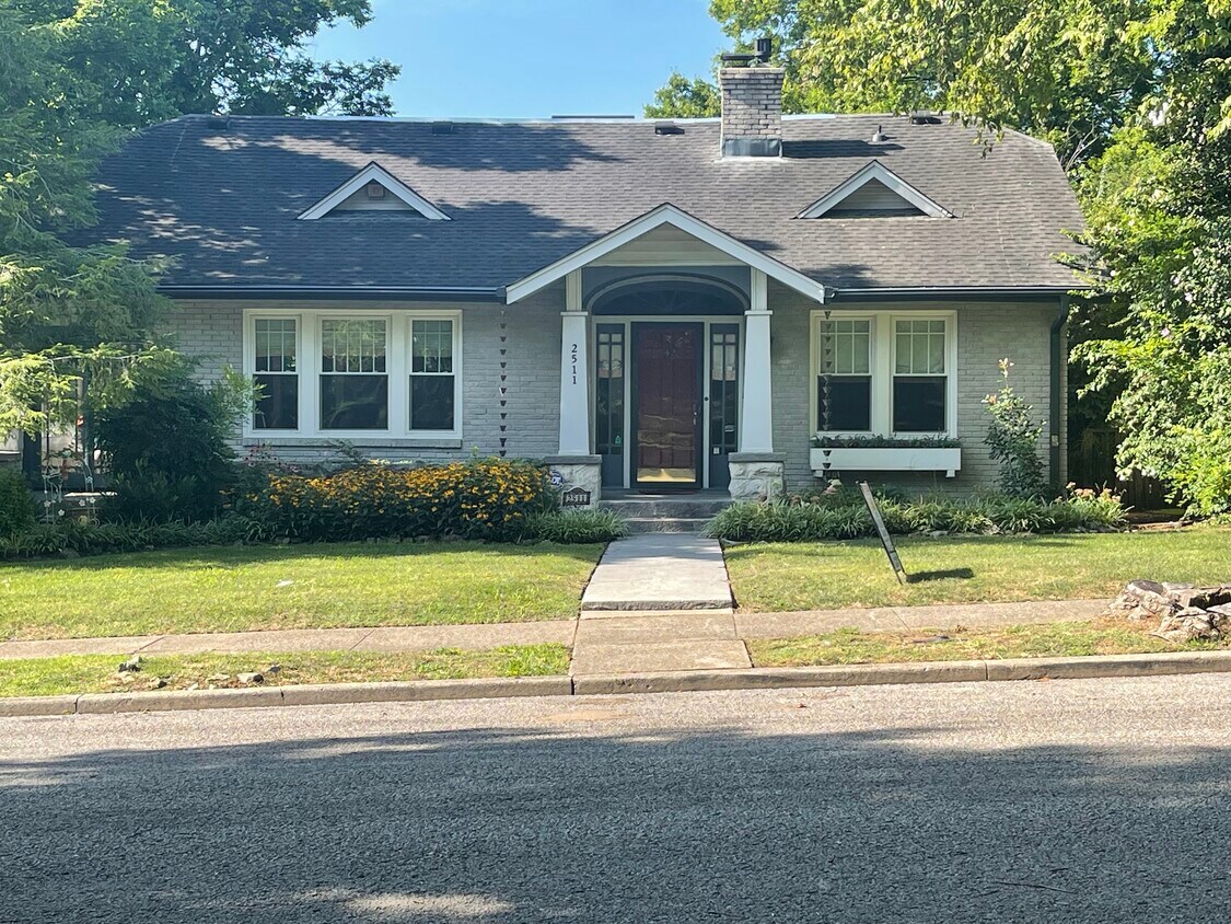 Foto principal - 2511 Essex Pl