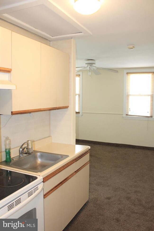Building Photo - 2743 Jenkintown Rd