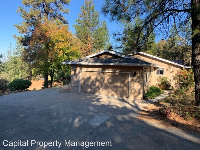 Building Photo - 3 br, 2.5 bath House - 1050 Woodridge Road