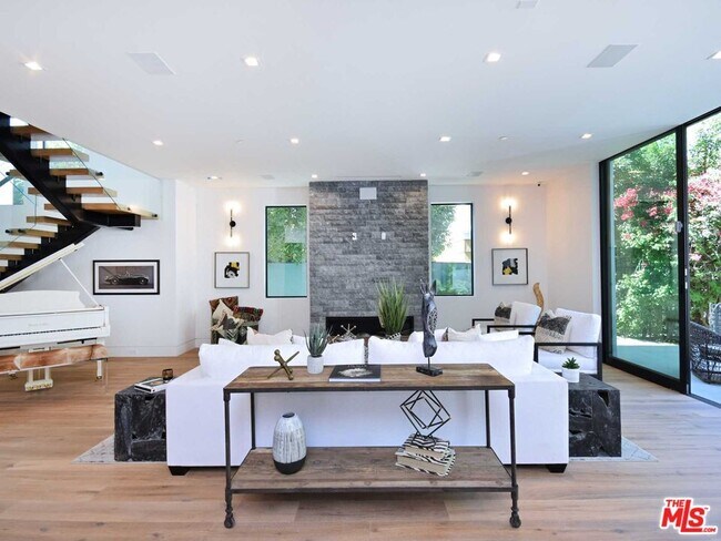 Foto del edificio - 15227 Valley Vista Blvd