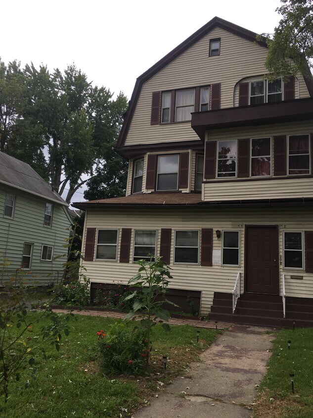 79 Blue Hills Ave Unit 2nd Floor, Hartford, CT 06112 Apartments in