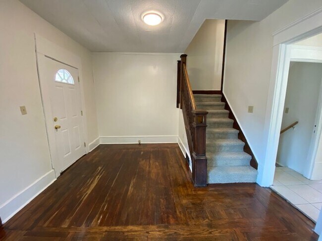 Foto del edificio - 469 Crouse St