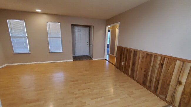 Building Photo - (2) Bed/(2) Bath SE Norman Avail NOW!