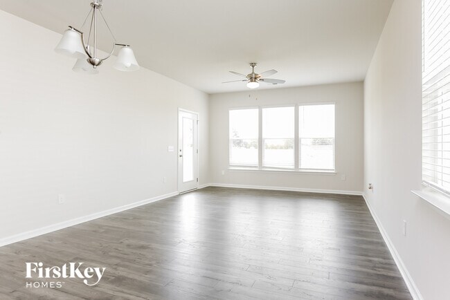 Building Photo - 509 Hillpark Ln