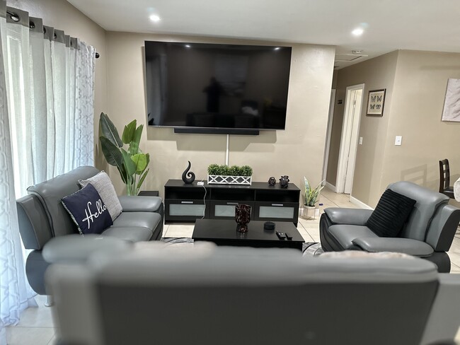 7530 Miramar Pky