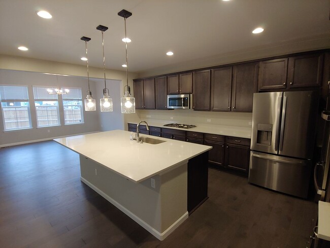 Photo - Gorgeous 4 Bed 3.5 Bath in Fantastic Location House