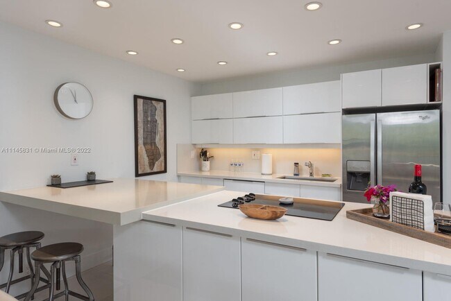 Building Photo - 101 Crandon Blvd