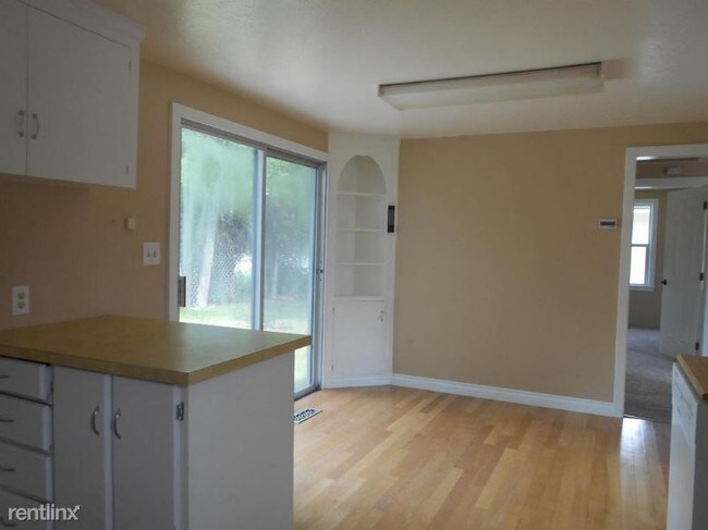 Building Photo - 3 br, 1 bath House - 4407 Clinton Ave