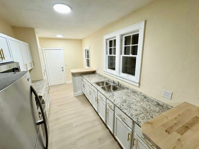 Building Photo - 1923 Freeman St