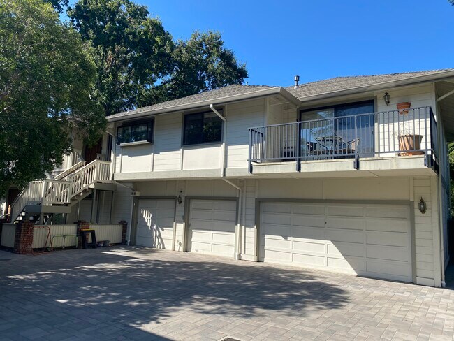 Building Photo - 931 Mountain View Dr