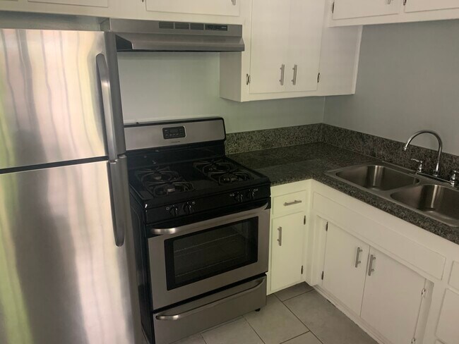 Cocina - 530 S Normandie Ave