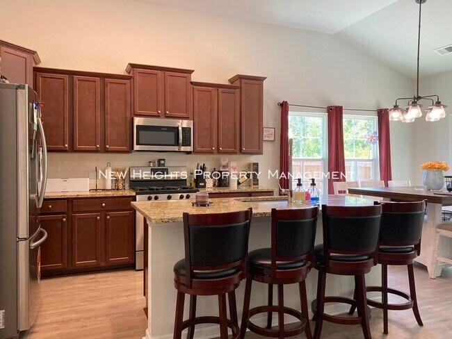 Building Photo - 543 Nandina Dr