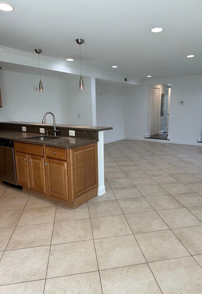 Building Photo - 5628 7th Rd S