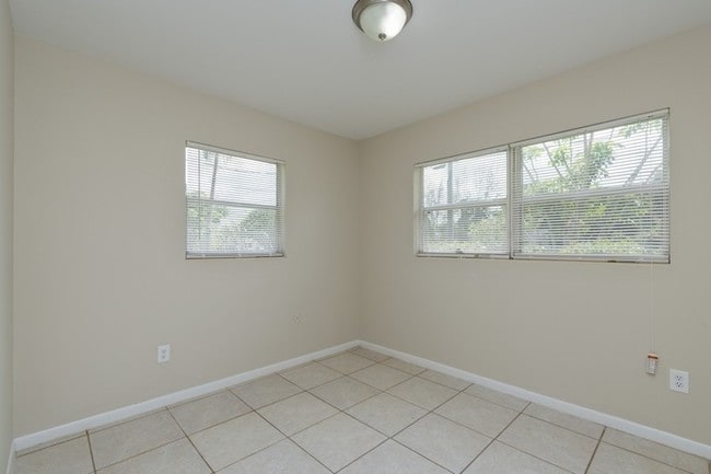 Building Photo - 1297 NW Charlie Green Dr