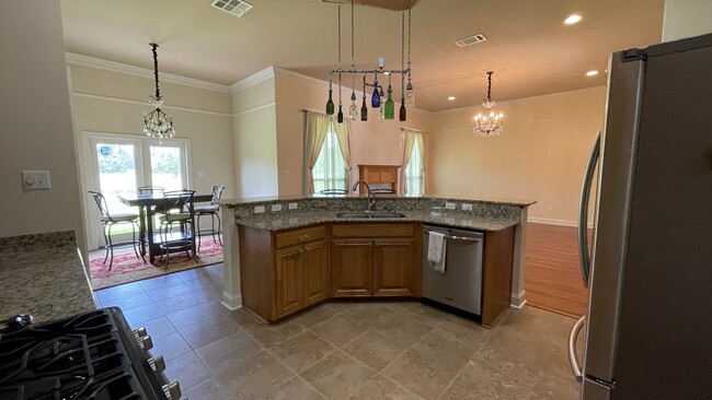 Building Photo - 20175 Kingland Dr
