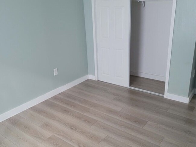 Building Photo - 4 Bedroom Duplex in Jersey City
