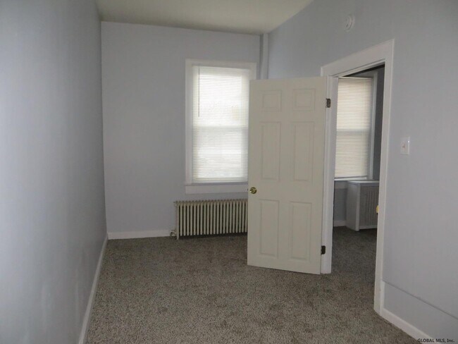 Building Photo - 19 James St