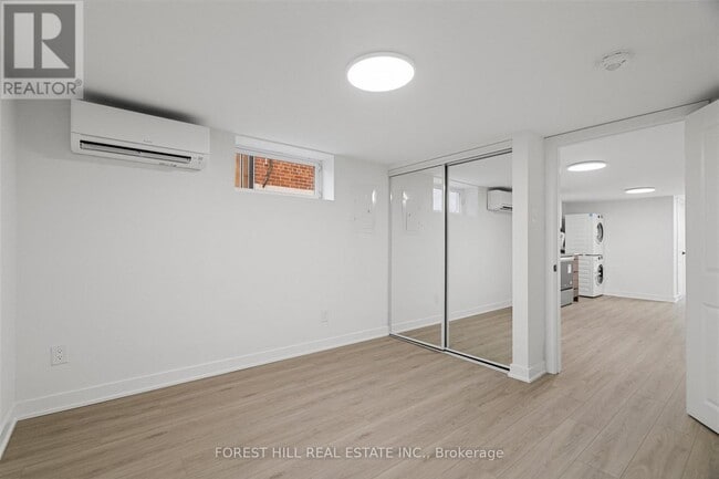 Building Photo - 69 Claybrooke St
