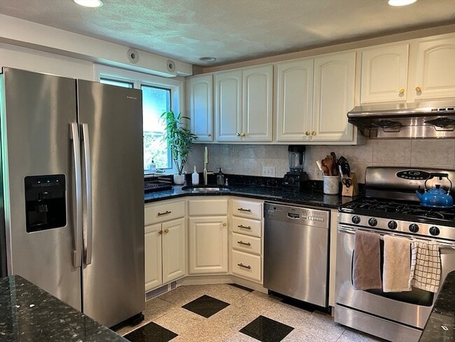 Building Photo - 11 Garrison Rd