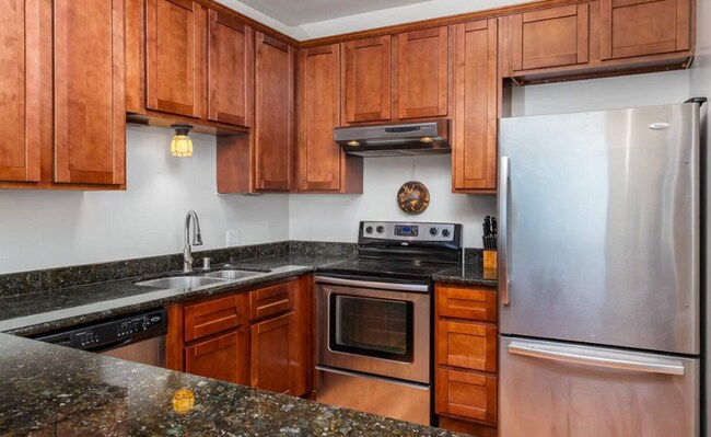 Foto del edificio - 6363 Christie Ave