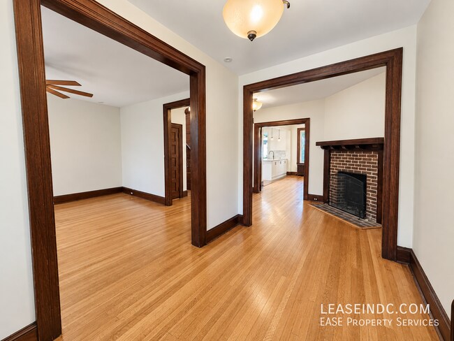 Foto del edificio - 1211 Park Rd NW