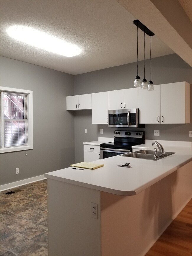 Foto del edificio - 351 S Madison St