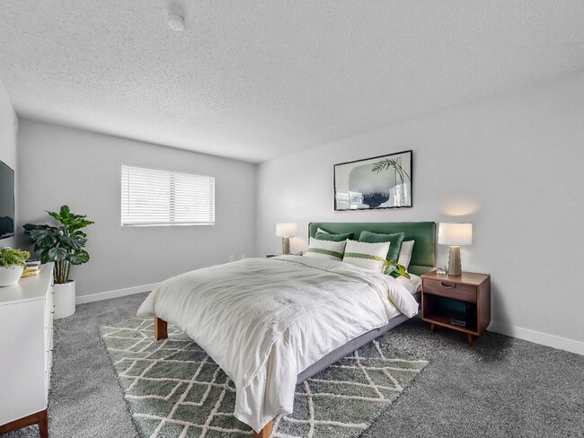 Bedroom - Rock Ridge Commons