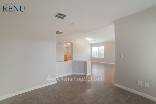 Foto del edificio - Available Now! Single Story 3 Bed, 2 Bath ...