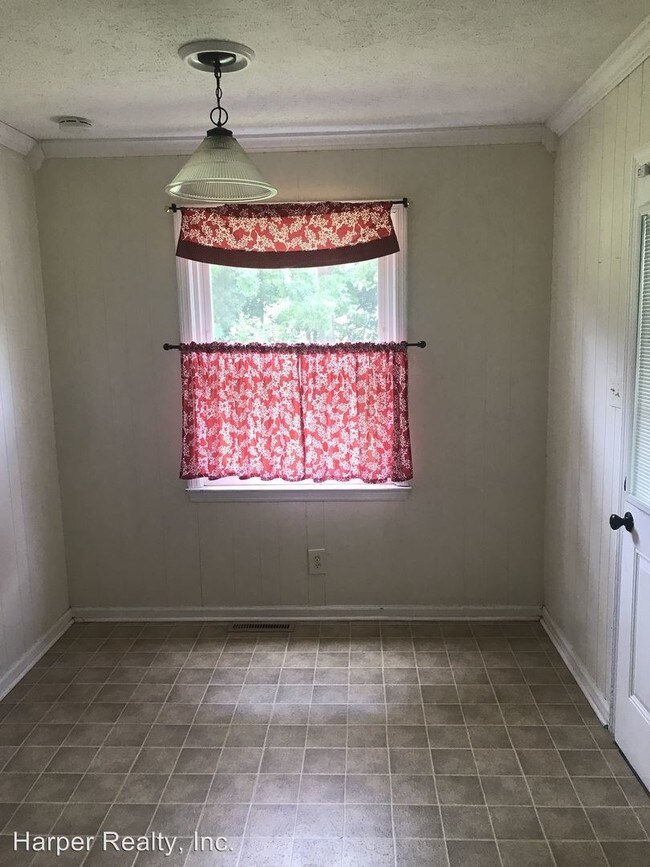 Foto del edificio - 3 br, 1 bath House - 140 Squire St