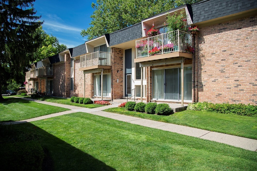 Kensington Manor Apartments Apartments in Farmington, MI