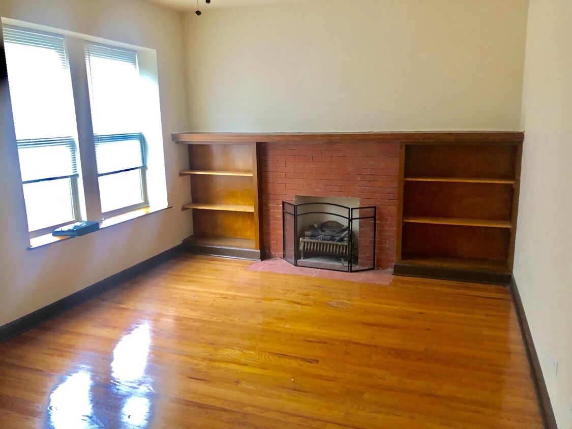 Living Room - 6215 S Drexel Ave