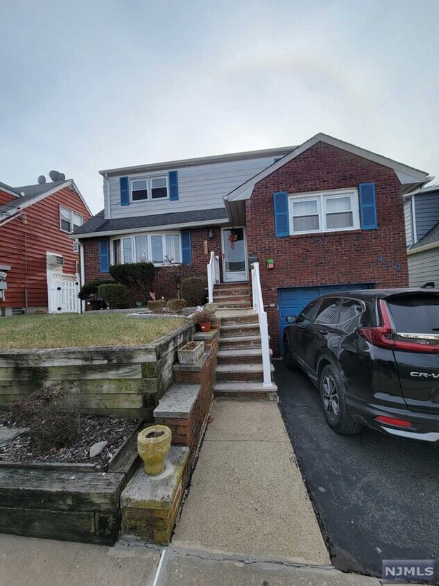 Primary Photo - 470 Thomas Avenue