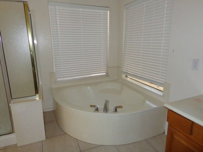 Foto del edificio - Check out this Beautiful Home