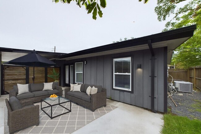 Building Photo - 7609 Amelia Rd