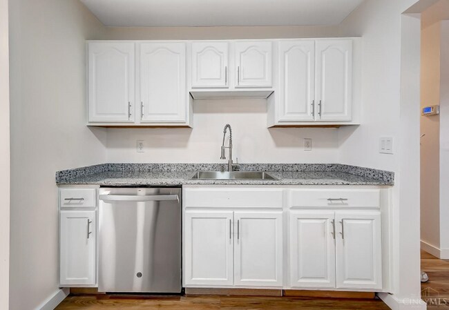 Foto del edificio - 8324 Haskell Dr