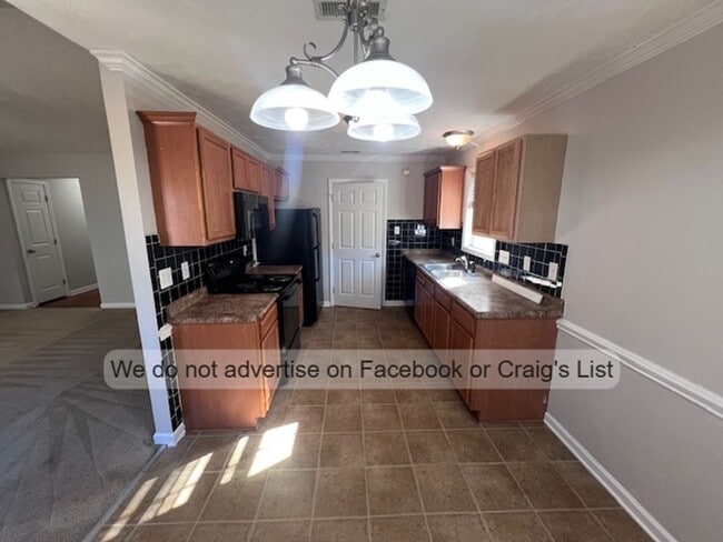 Building Photo - Saddle Ridge- Thackeray Drive