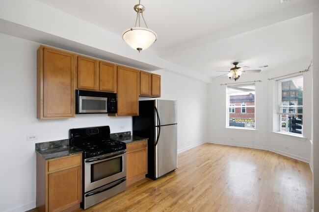Building Photo - 3760 W Fullerton Ave