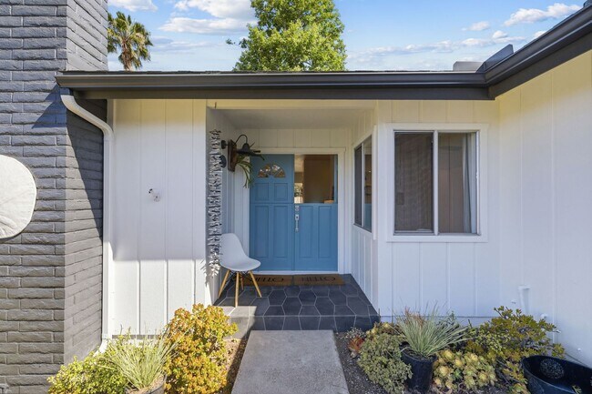 Building Photo - Updated Del Mar Home in Great Location with Ocean Views
