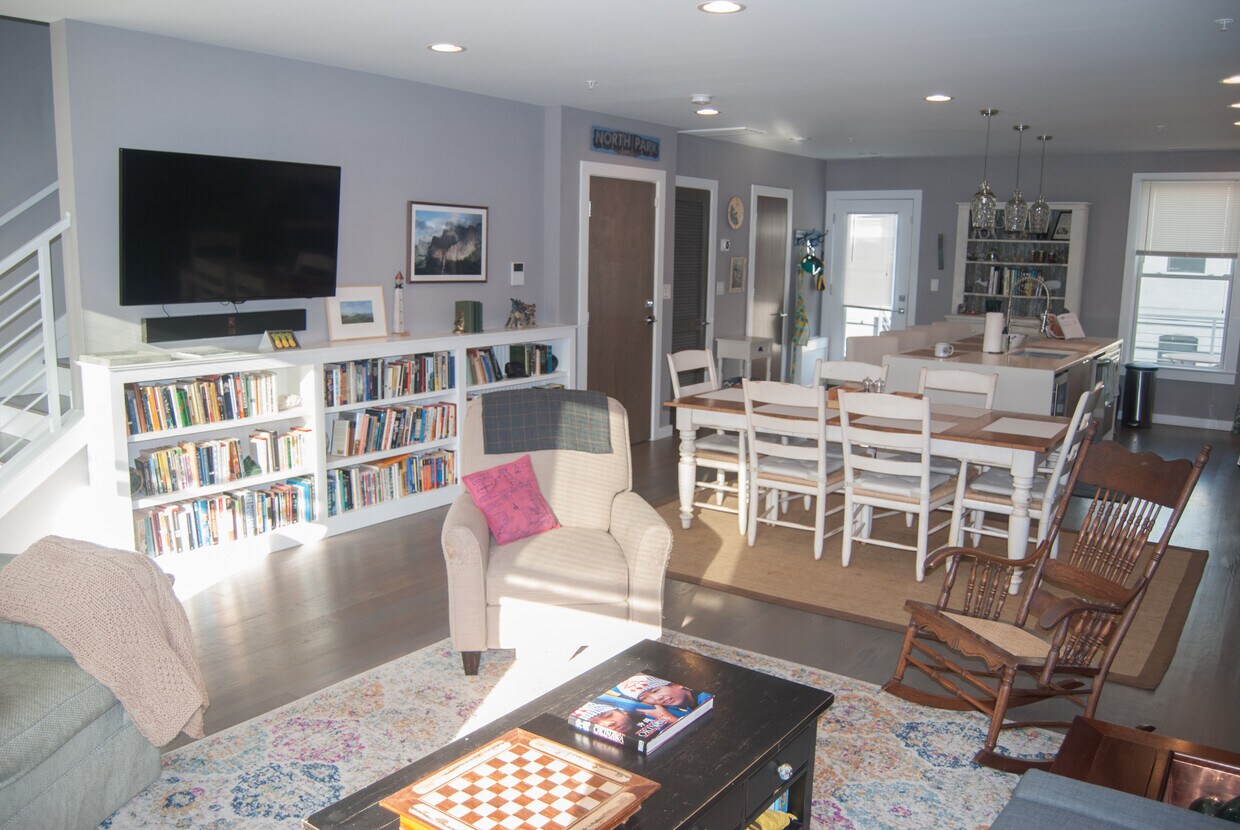 1328 Montello Ave NE