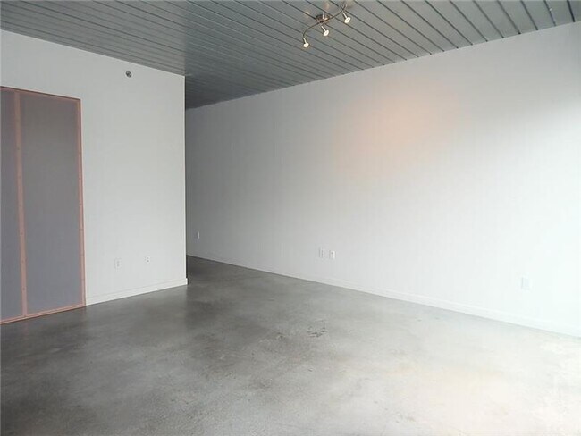 Building Photo - 620 Glen Iris Dr NE